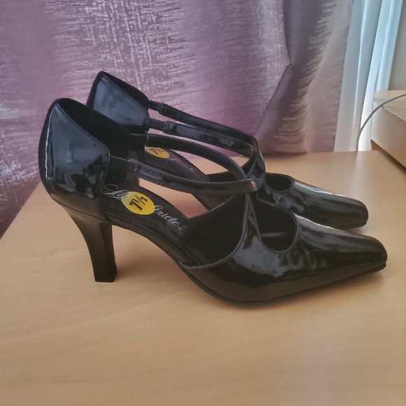 Black Life Stride Heels - Picture 2 of 2